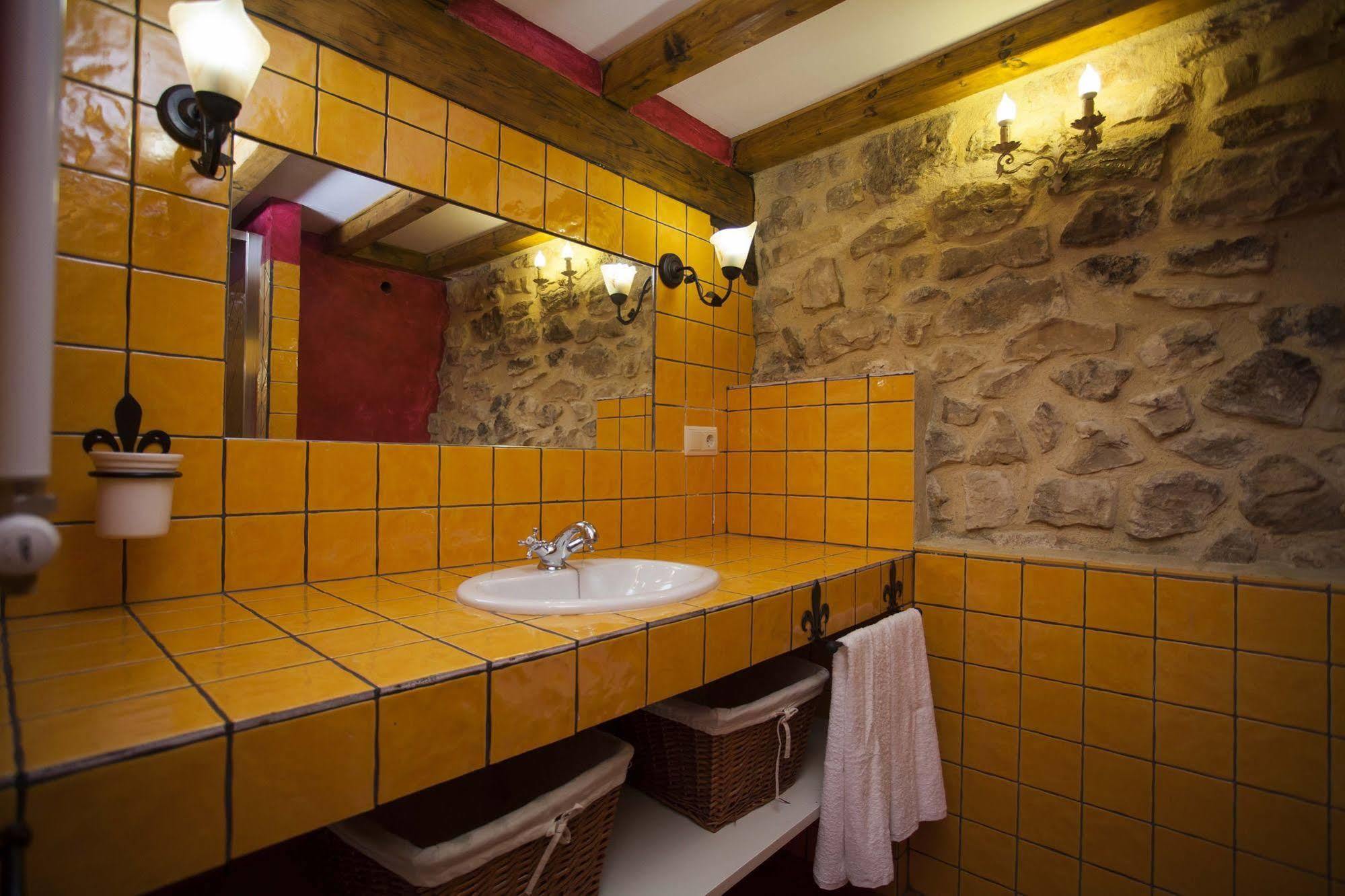 Hotel Rural La Torre De Bisjueces מראה חיצוני תמונה